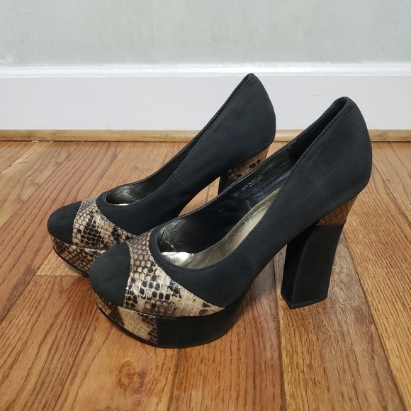 Red Circle Black Snake Print Platform Block Heels - Picture 6 of 13